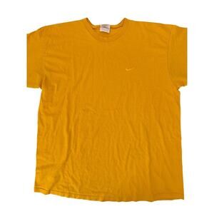 Vitnage nike yellow embroidered graphic tee - size xlarge